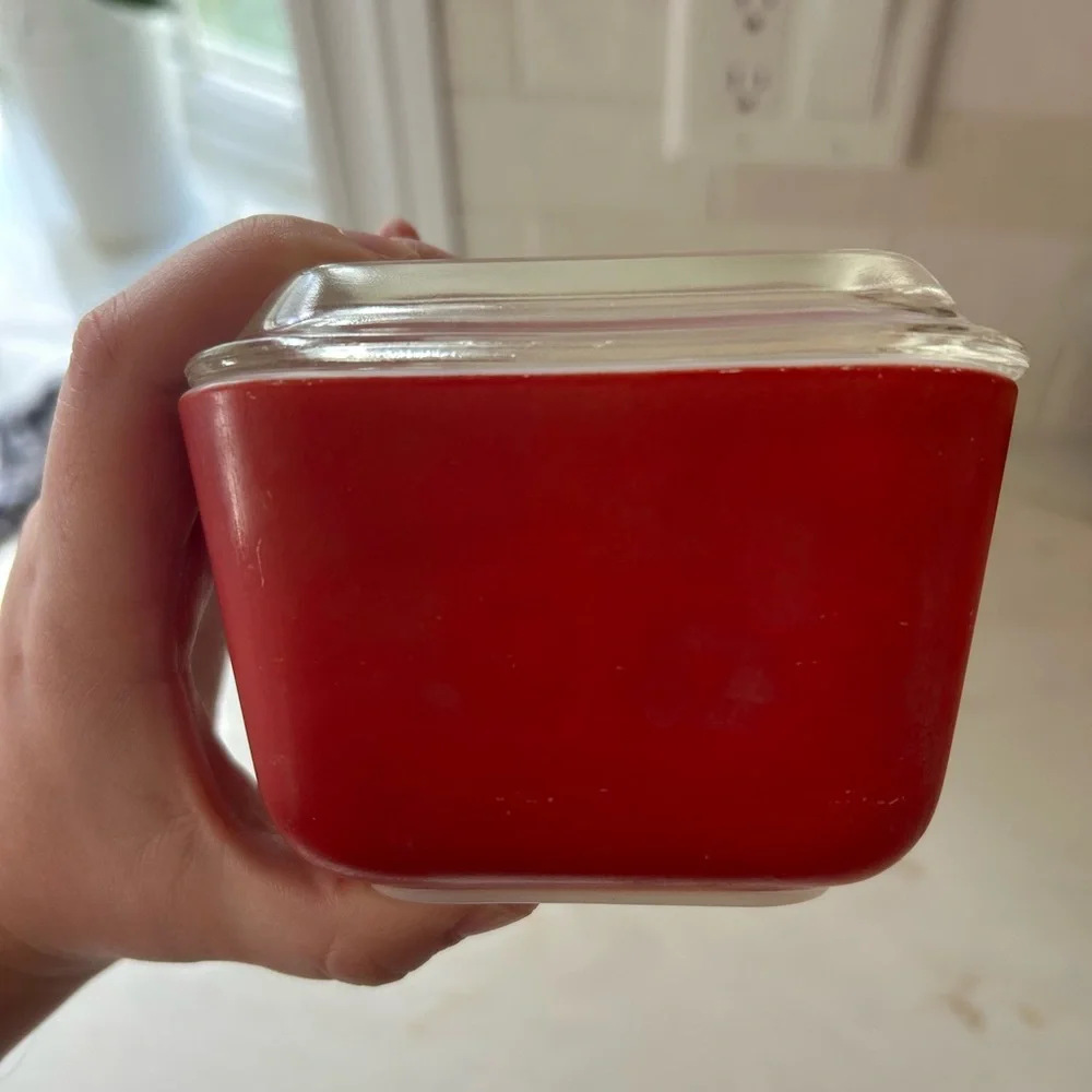 Vintage Pyrex Red Refrigerator Dishes size 501 with Glass Lids – Set of 2